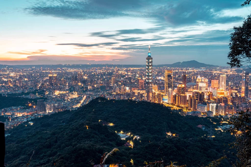 Physical travel SIM vs Taiwan eSIM: Which Is Better for Your Taiwan Trip?