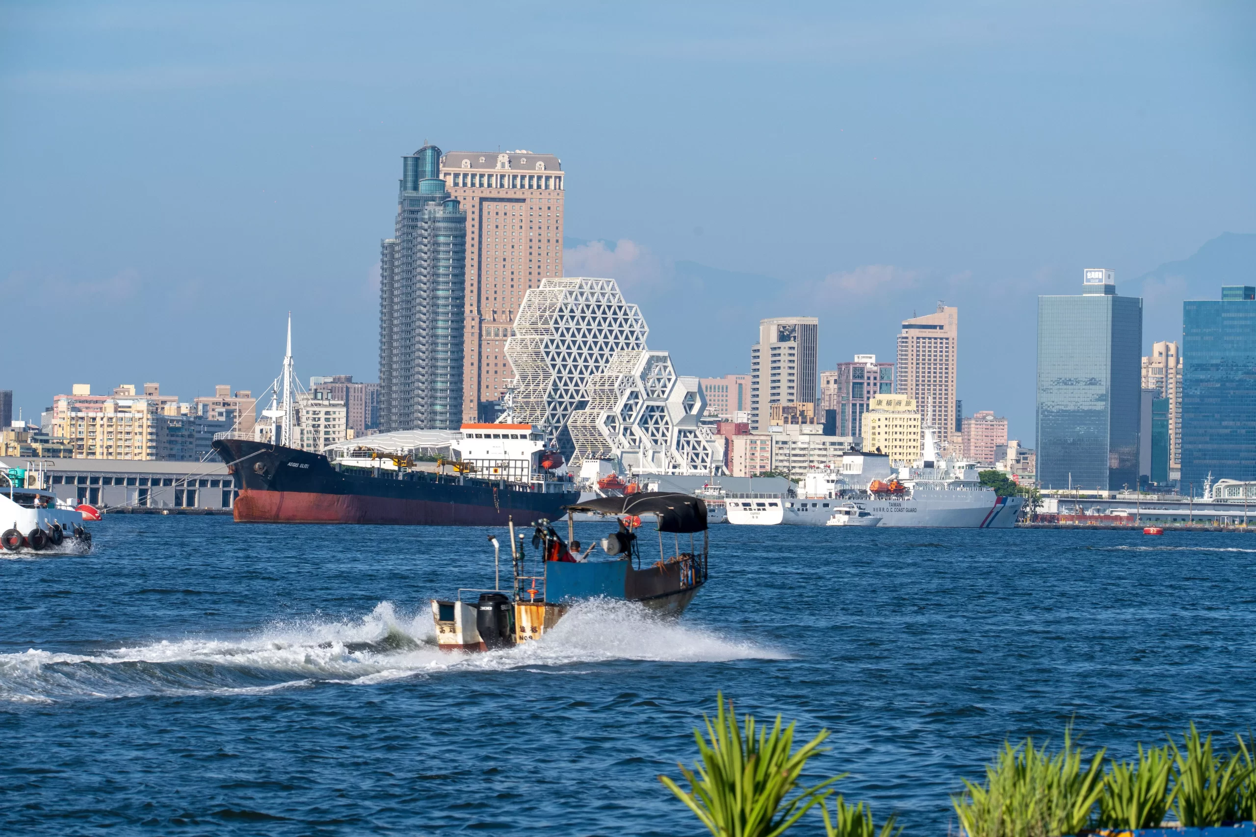 Staying connected at Pier-2 and the Cijin ferry in Kaohsiung