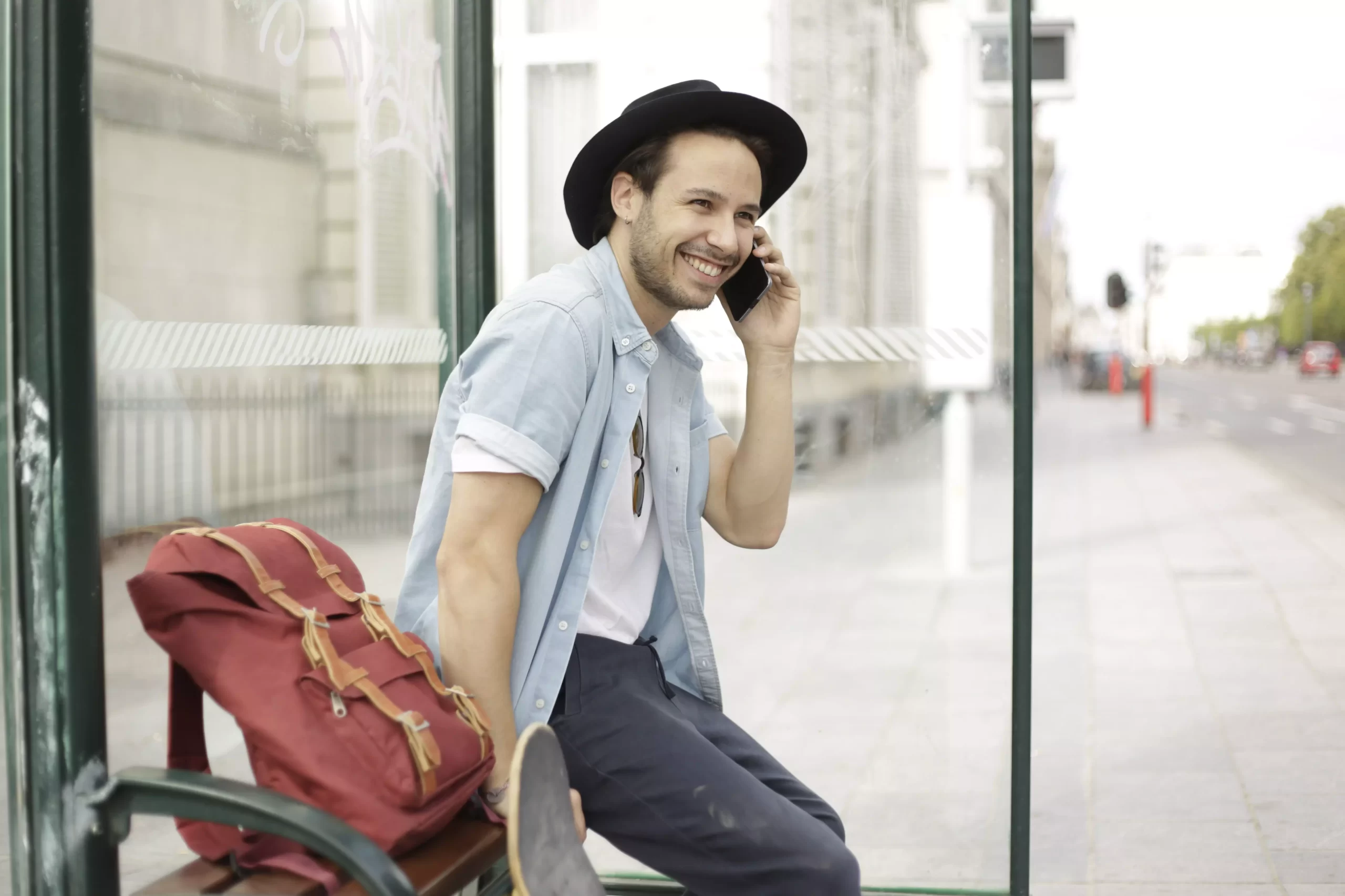 Traveler online in Taiwan after choosing the right connection option