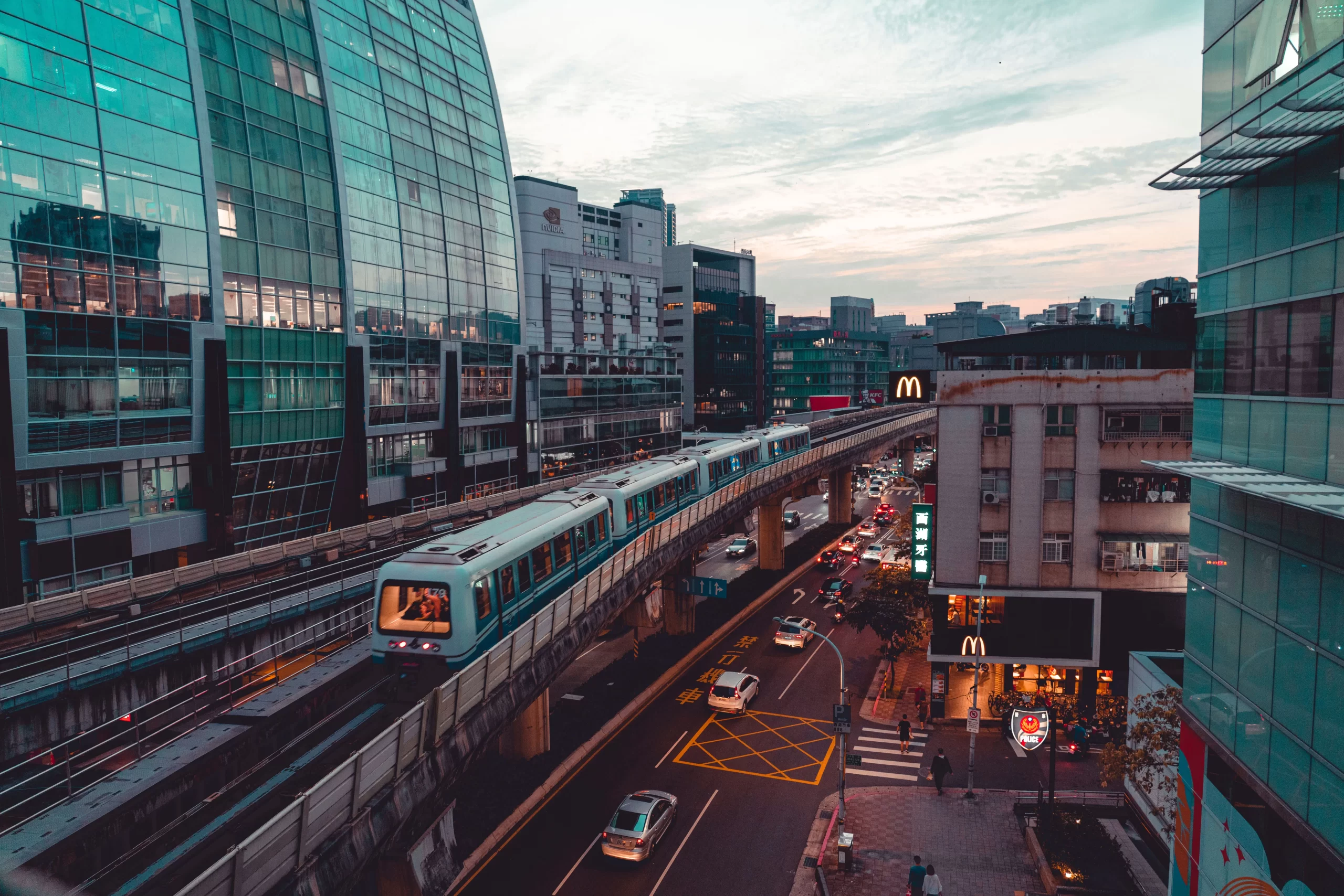 Comparison of taxi, MRT and bus for getting around Taiwan